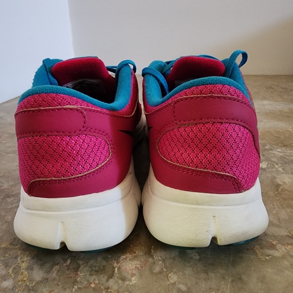Nike Womens Flex Experience Rn Size 9 pink and blue - Picture 3 of 9